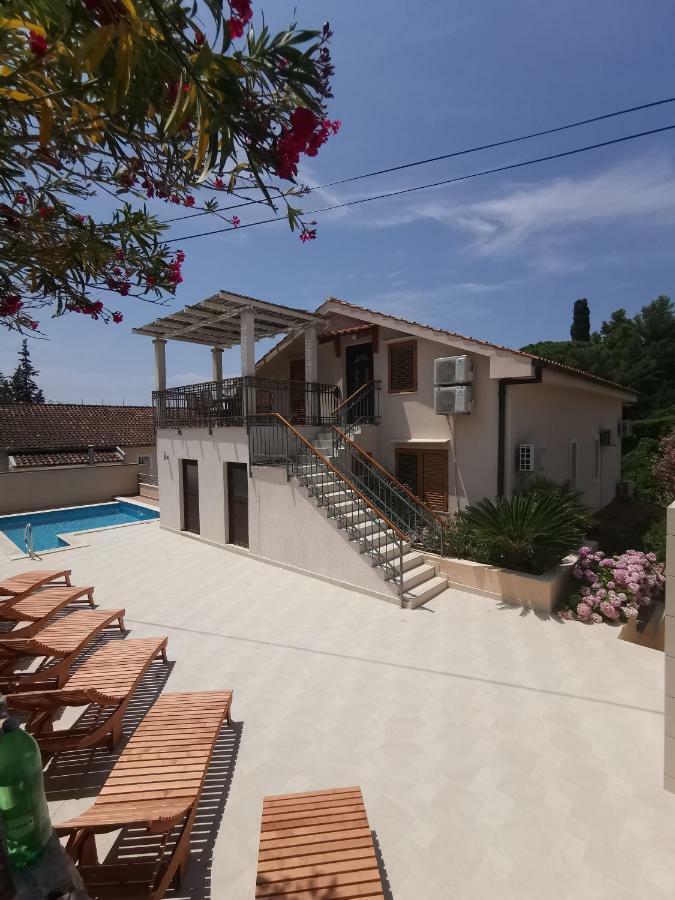 Villa V&D Milna  Exterior foto